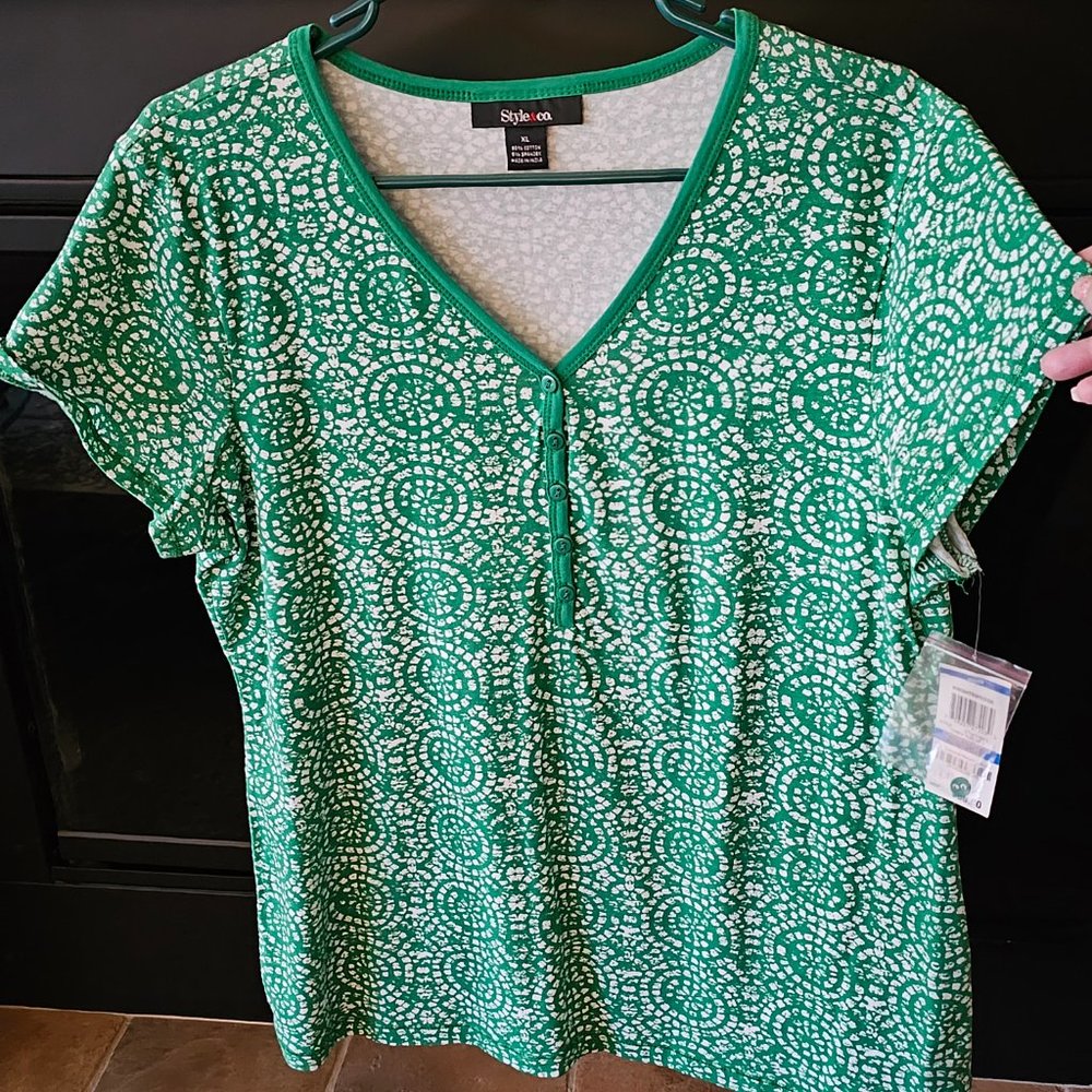 NWT Style & Co, size XL Green and White Short Sleeve top